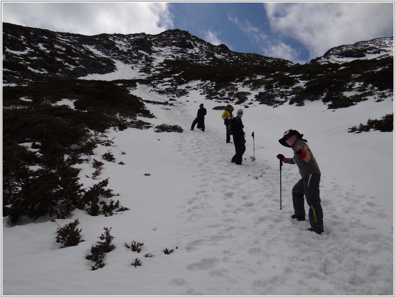 2012-03-06 10-33-49踏雪登雪山途中.JPG